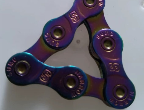 出售 DIY自行车链条吊坠 感兴趣的话点...