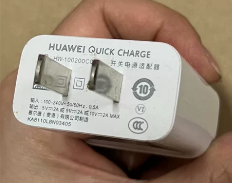 二手原装华为20W充电头 输出: 5V2A...