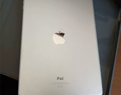 iPad功能一切正常可插卡可WiFi个人机...