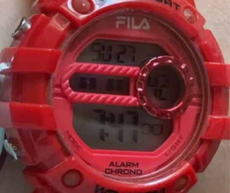 斐乐电子手表 有夜灯 装饰用，配衣服 给孩...