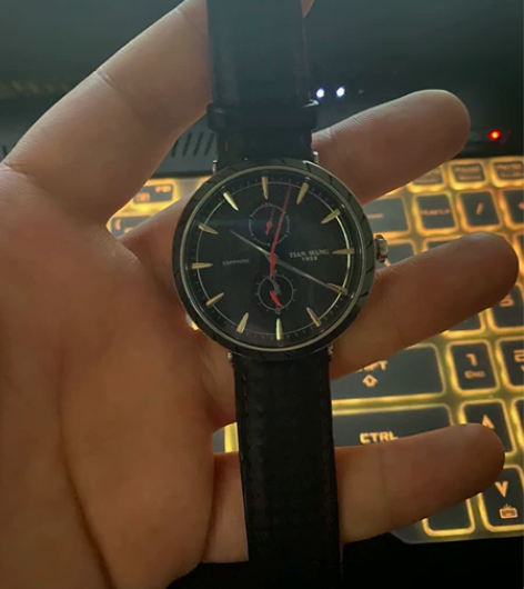 天王手表，买了2年，表盘完美，就是表带有点...