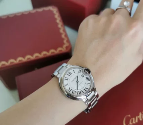 卡地亚钢带手表，戴上非常有种酷酷的感觉，也...