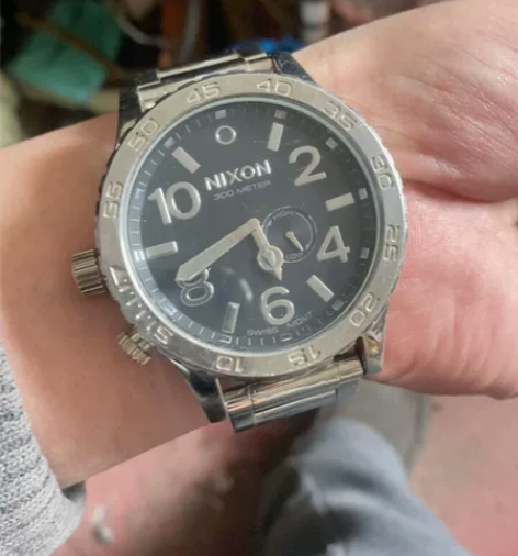 进口石英男表尼克松 500包邮、电池没电了...