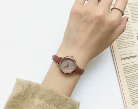 永好 腕表 用过几次 没电了就一直没用 挺...