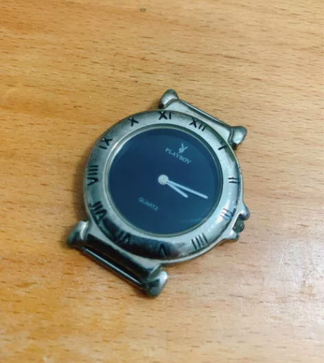 Playboy花花公子时尚石英表 两针黑盘...