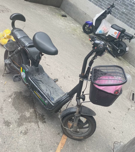 能骑，没什么动力，一个人能跑30左右，喇叭...