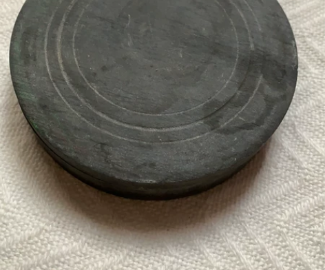 砚台，喜欢练毛笔字的收着 感兴趣的话点“我...