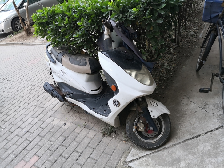 2012款YAMAHA迅鹰款式 125踏板...