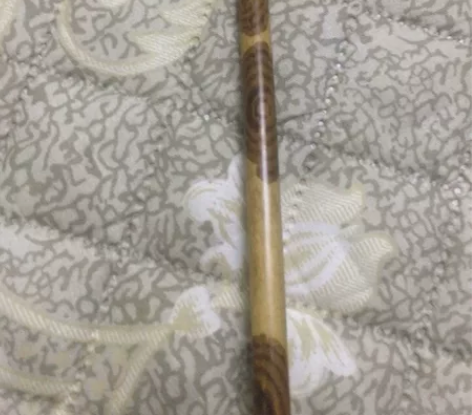 红香妃毛笔杆，长26厘米，直径0.8毫米。...