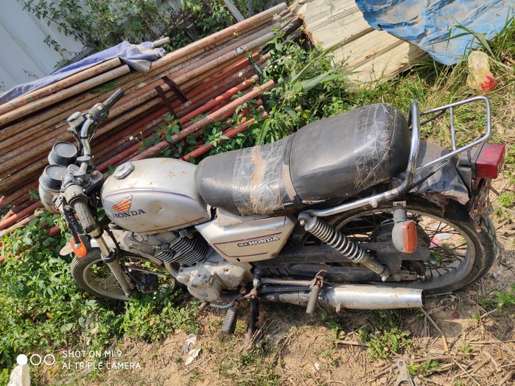 本田CD250U摩托车