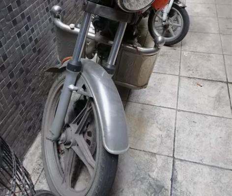 山洋摩托，新换的避震，正常无故障。 有兴趣...