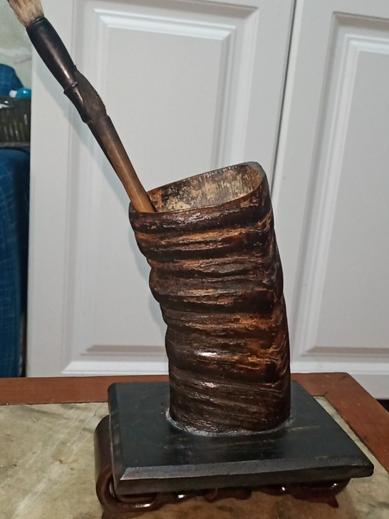 笔架牛角笔架，高15cm ，口径8cm 。...