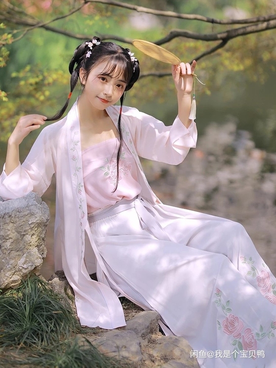 初夏初见s宋制汉服一套，很新