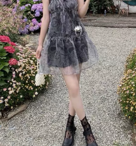 法式吊带小裙子 感兴趣的话点“我想要”和我...