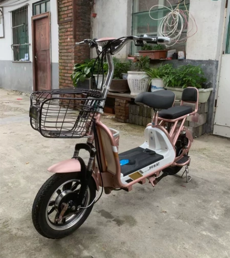 二手电动车。 处理九成新二手电动车爱玛雅迪...