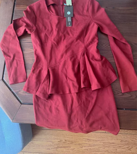 台绣连衣包臀裙 朋友给妈妈买的 穿小了 低...