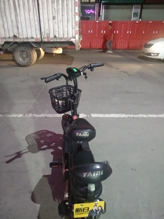 新日电动车,可提电池。48伏闲置出实物图