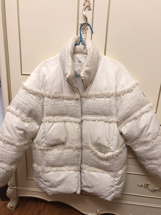 专柜Zll羽绒服，白色小香风，简单大方。