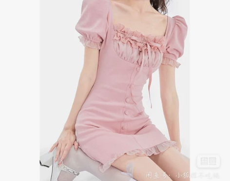 甜美方领泡泡袖粉色连衣裙夏季设计感小众修身...