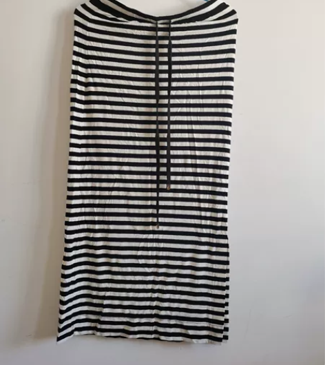 包臀裙 材质很好 穿着很舒服 就是我比较胖...