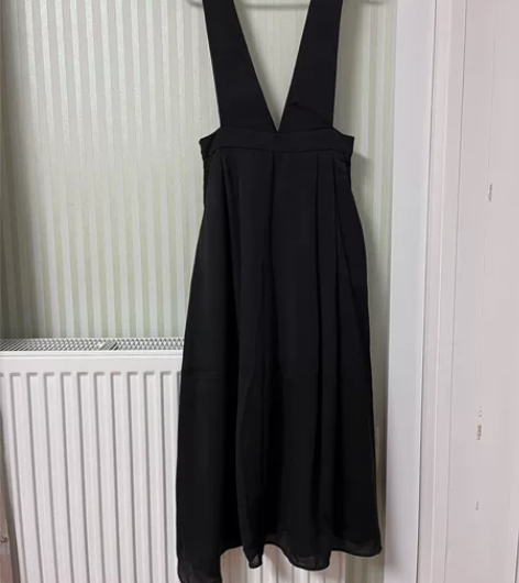 雪歌背心裙，雪纺材质，黑色裙子简约百搭，还...