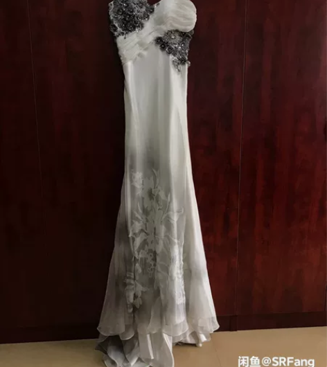 中国风礼服长裙。真丝面料，年会时穿过一次，...