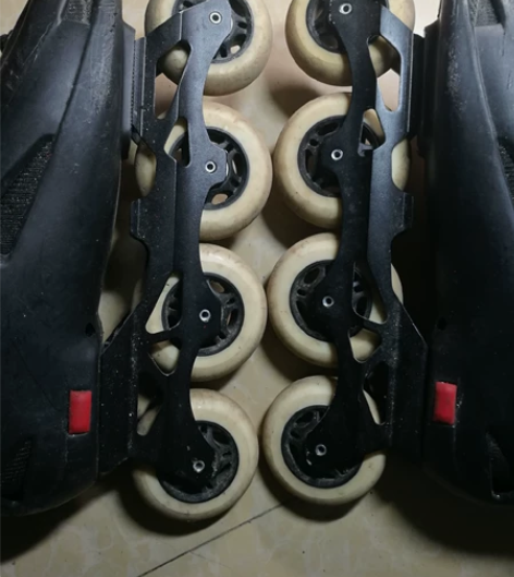 溜冰鞋 41码  八成新 滑轮有磨损  包...