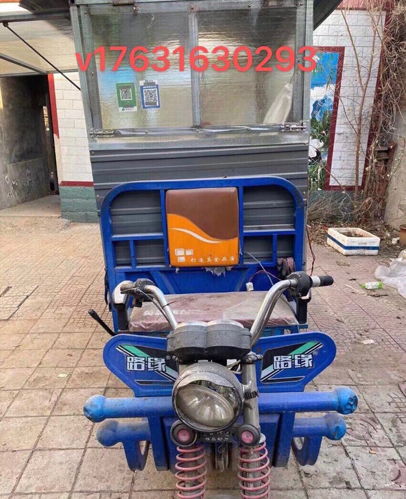 出售炸串电动三轮车，电瓶新换4个月，保鲜柜...
