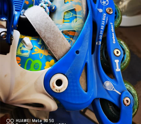 9成新轮滑鞋 适合6-10岁小孩,从教练那...