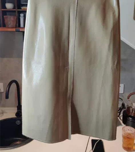 中裙，收身中筒裙，颜色漂亮，全新带吊牌 感...