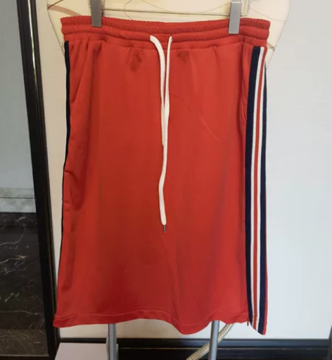 潮牌大红中裙码数xs 码数偏大 感兴趣的话...