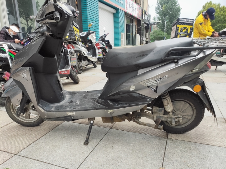 批量二手踏板车，600-1400裸车价格不...