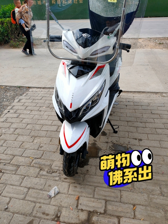 新踏板摩托车燃油国四整车125CC女装可上...