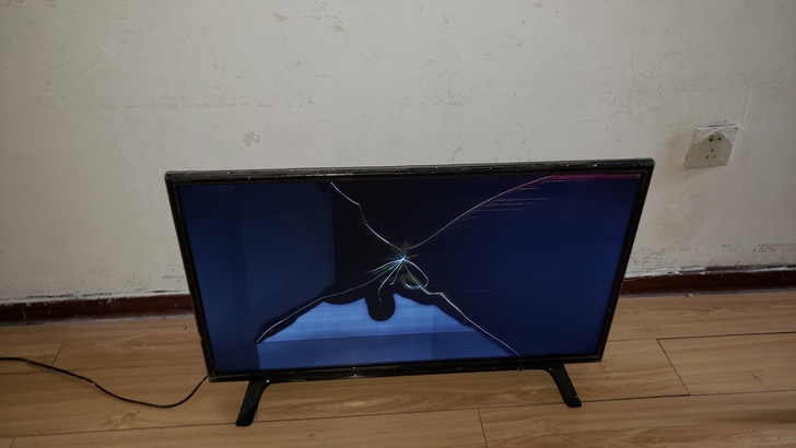 东芝 32寸 电视，32L15EBC，屏幕...