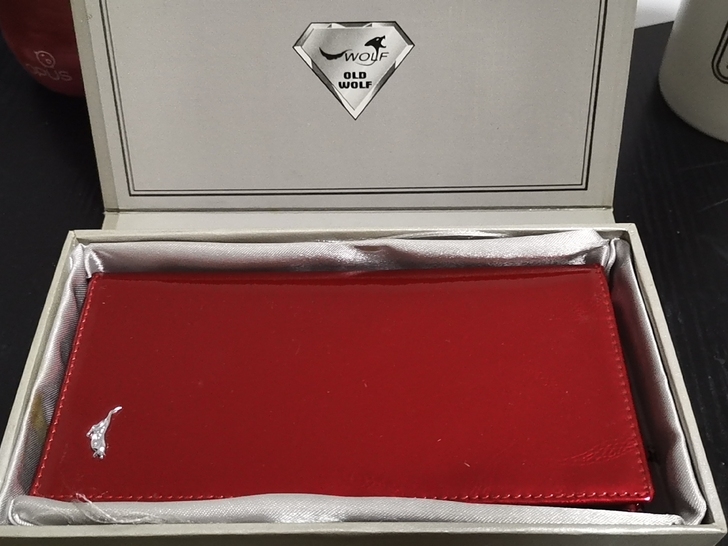 红色柳叶纹皮   真皮女士长钱包  两折钱...