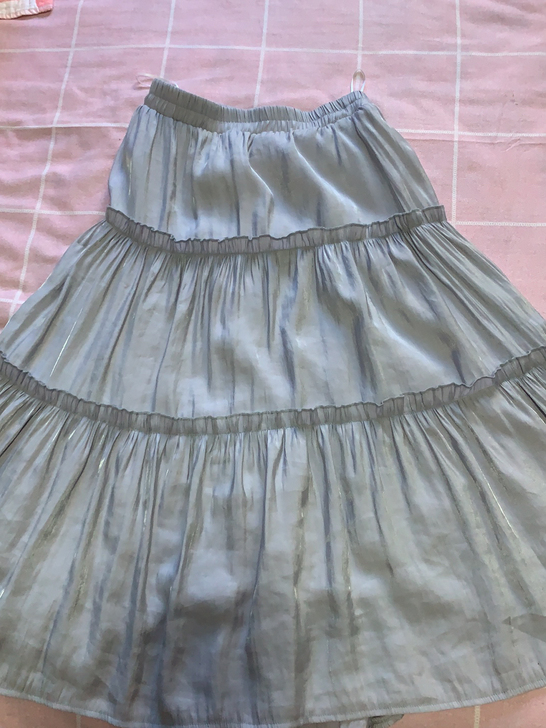 裙子买来就穿了两次腿太粗了穿着有点瘦,S码...