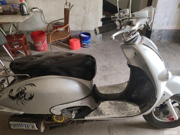 大龟王踏板燃油车