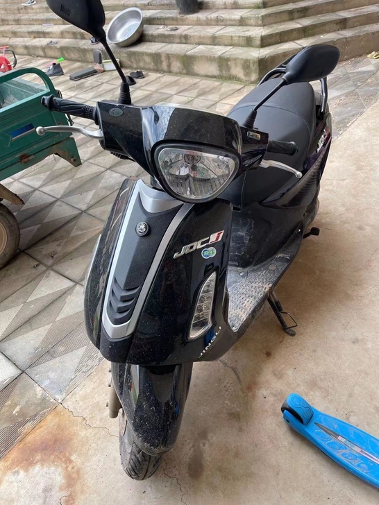 劲力牌125踏板摩托车，因闲置对外转让，个...