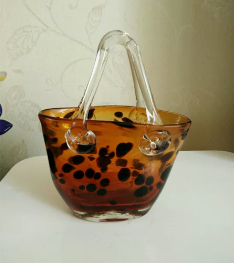 琉璃花篮，琥珀色提梁筐型独特非常漂亮，保存...