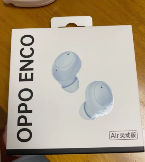 买一加手机送的耳机，绝对正品，本人有耳机所...