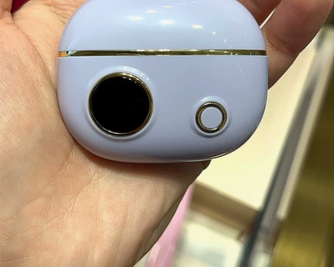 前几天刚买回来的品牌耳机,一次没用过,男朋...