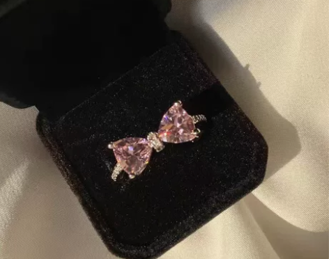 莫泊桑彩色砖石戒指 客人原本定制的戒指因个...