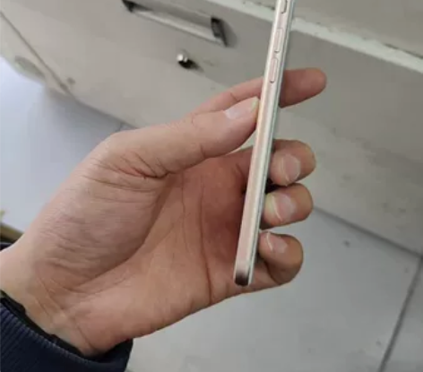 苹果8 64g，成色好，不能还原。id忘了...
