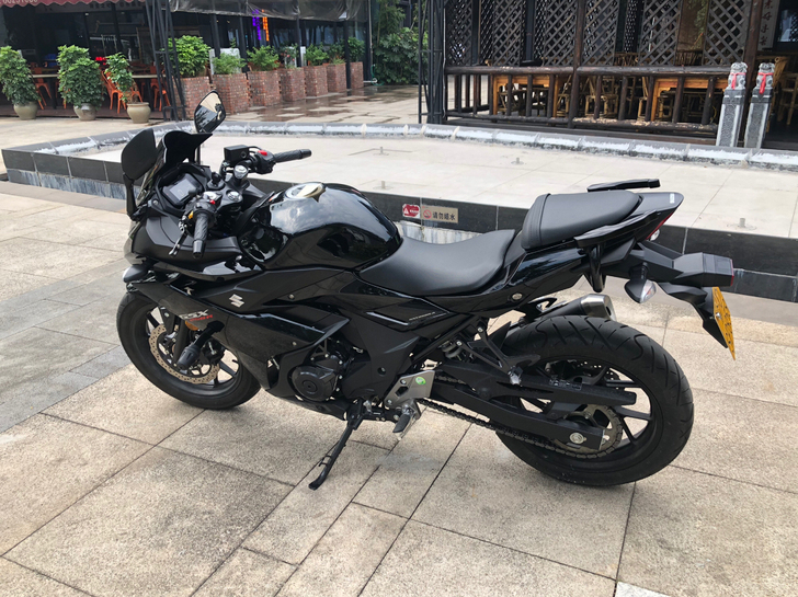 21年3千公里的铃木gsx250 外表没有...