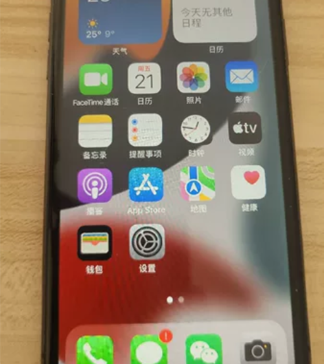 苹果11国行，64g，换过原装屏，边角有磕...