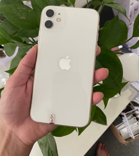 苹果11白色64g内存，美版卡贴 ，可以随...