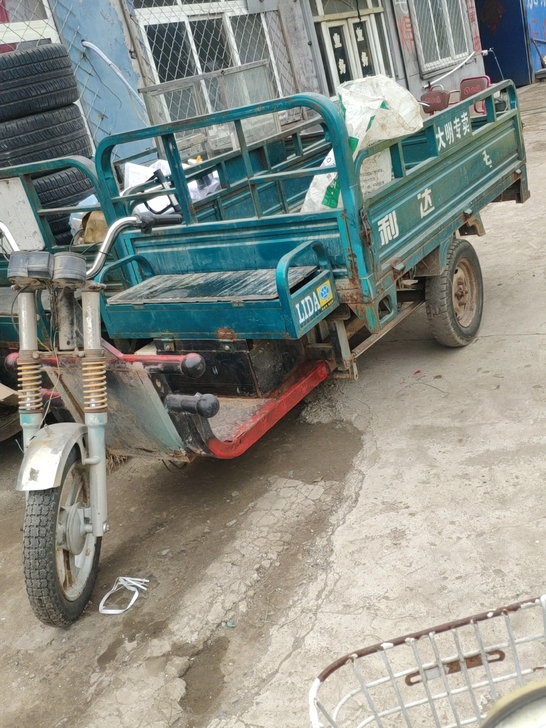 2米水电三轮车，看中说价，车架可以单卖，带...