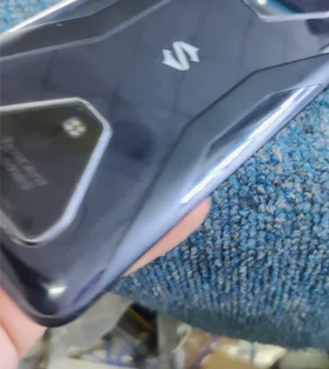 黑鲨游戏3手机12+128配置5G全网通8...