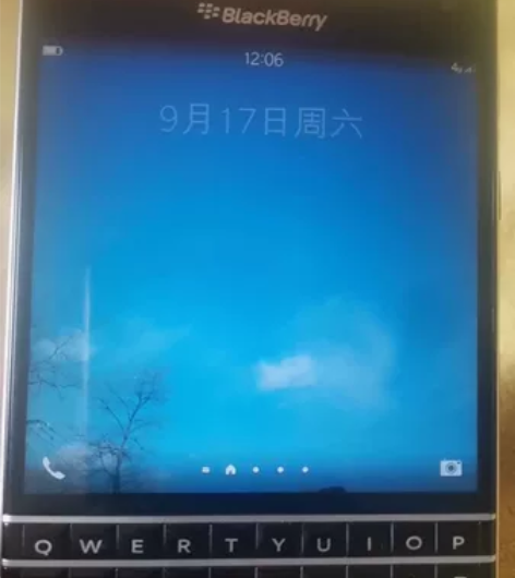 黑莓q30一代，功能一切正常，屏幕完美无痕...