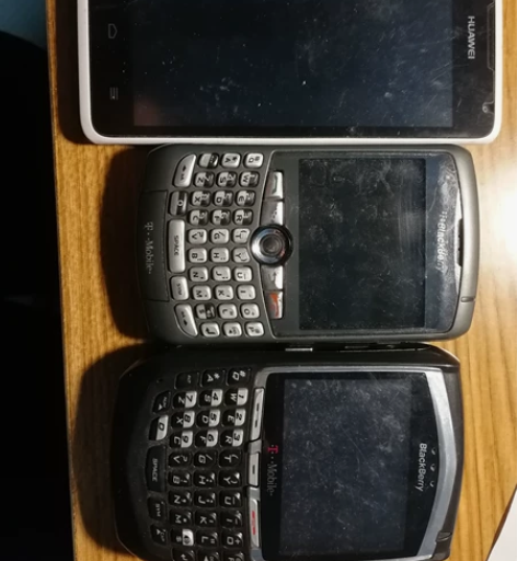 闲置手机，黑莓手机，手机配件，屏幕啥的都完...